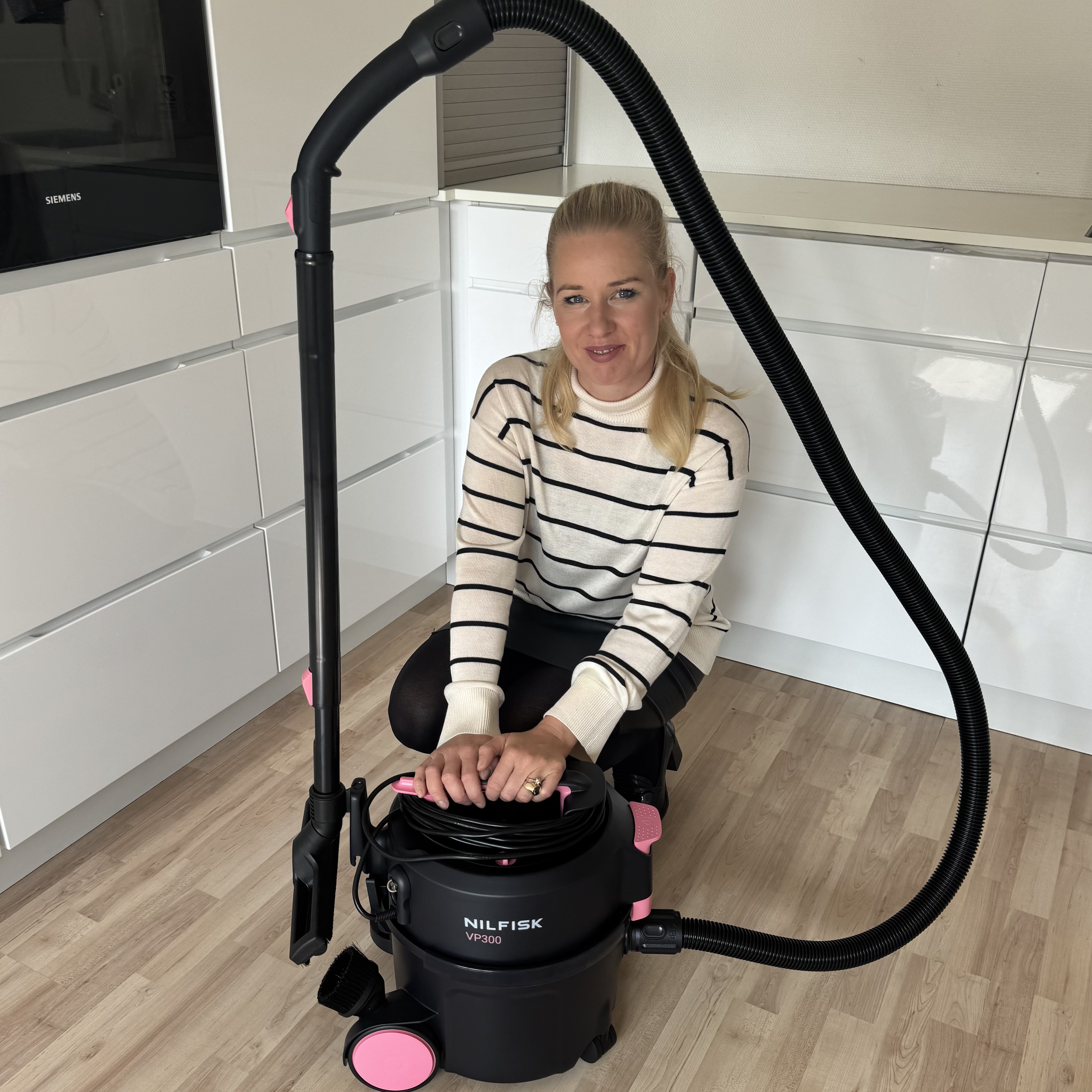 TILBUD, STØVSUGER NILFISK VP300 PINK - Fra BasicClean.dk