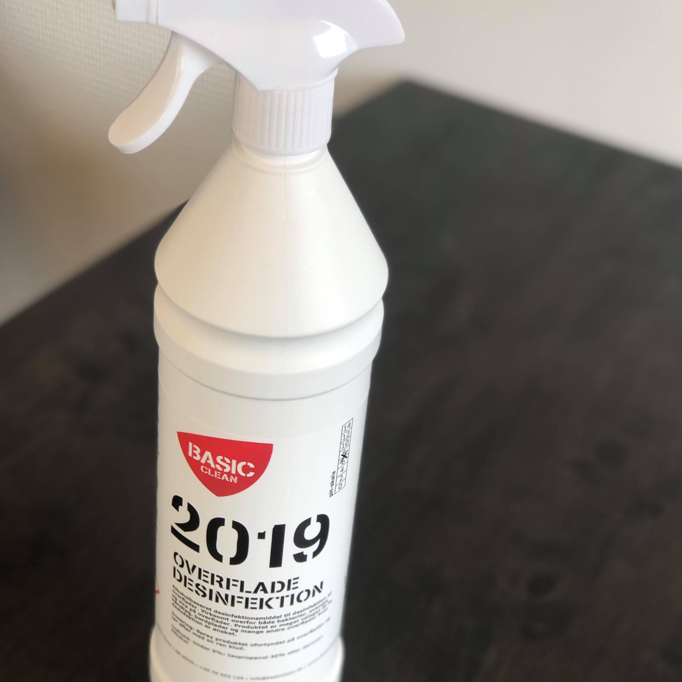 1 Liters overflade desinfektion med spraydispenser - Fra BasicClean.dk