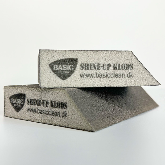 Shine up klodsen er god til kalk på materialer der ikke tåler syre - Fra BasicClean.dk